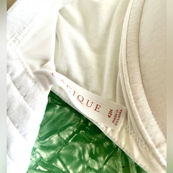 Cacique by Lane Bryant molded T-shirt bra, white with floral trim. Size US 42H - Picture 2 of 3